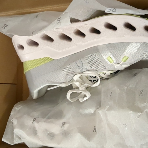 On cloud eclipse.  Women's 8.5 - Picture 8 of 8